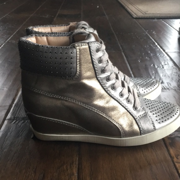 Shoes - Picture 2 of 3